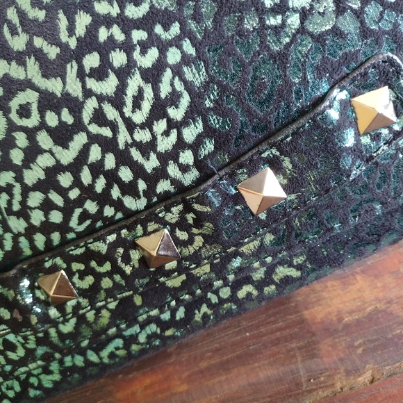 Betsey Johnson Green Teal Cheetah Clutch Handbag - Picture 3 of 6